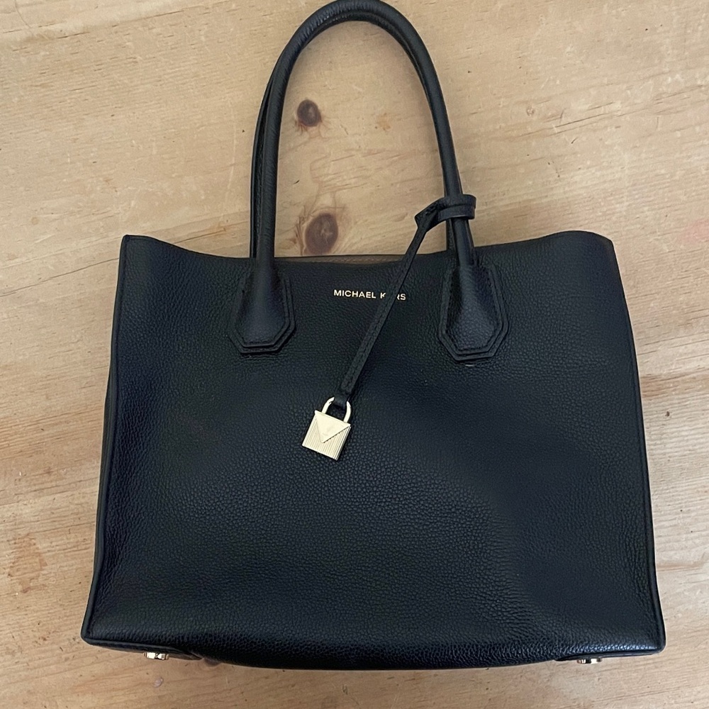 Michael Kors Elegant Black Tote